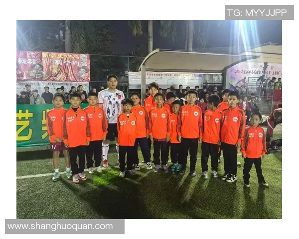 香港足球明星队东兴展现风采助力青少年足球发展与交流